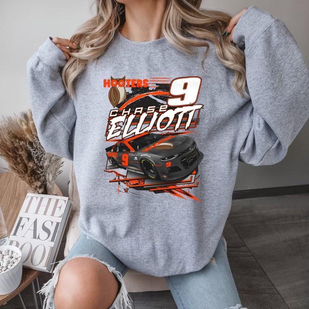 Hooters Chase Elliot NASCAR Racing Crewneck Sweatshirt Fan Unisex
